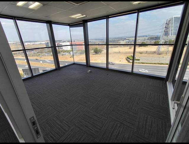 1,568M² OFFICE TO LET IN VORNA VALLEY